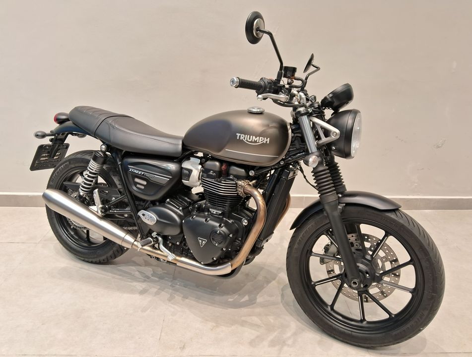 TRIUMPH STREET  TWIN 900cc