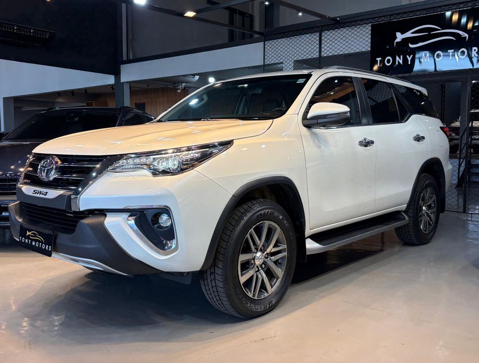 Toyota Hilux SW4 SRX 4x4 2.8 TDI 16V Dies. Aut.