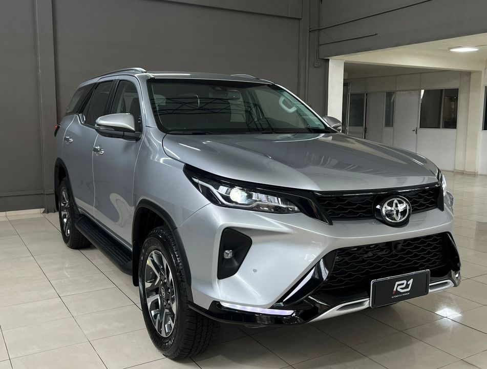 Toyota Hilux SW4 SRX Plat. 4x4 2.8 TB Die. Aut.