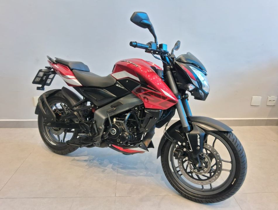 BAJAJ DOMINAR 160