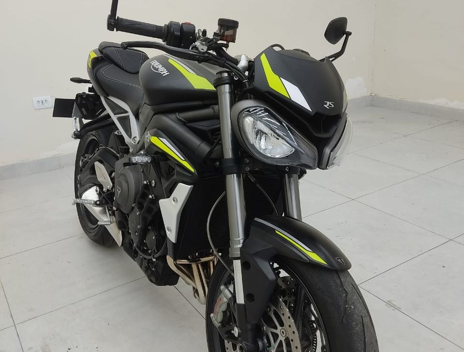 TRIUMPH STREET TRIPLE 765 RS