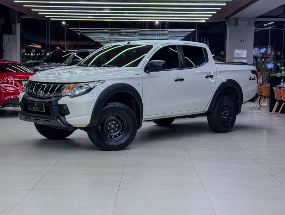 Mitsubishi L200 Tri. Outdo. GLS 2.4 CD 4x4 Die. Aut