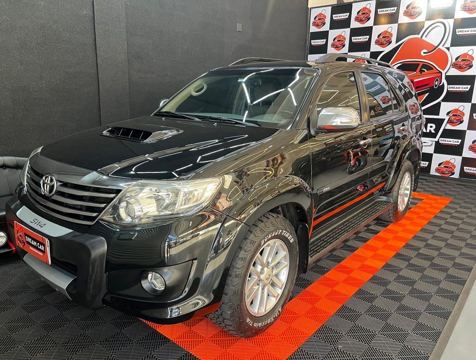Toyota Hilux SW4 SR D4-D 4x4 3.0 TDI Dies. Aut