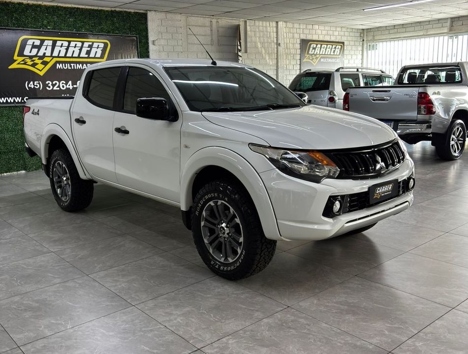 Mitsubishi L200 Tri. Outd. GLX 2.4 CD 4x4 Die. Mec.