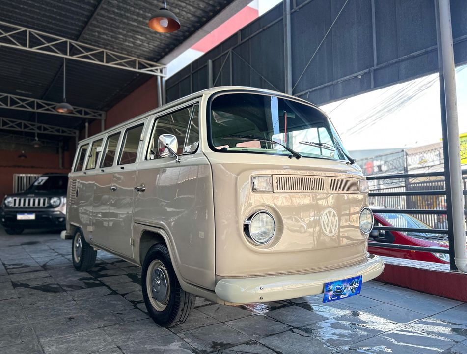VolksWagen Kombi Standard/ Luxo/ Série Prata