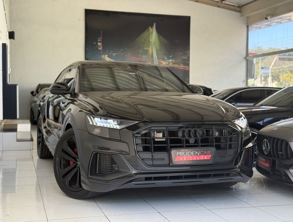 Audi Q8 Perf.Black 3.0 TFSI Quat. S-tr/(Híb.)