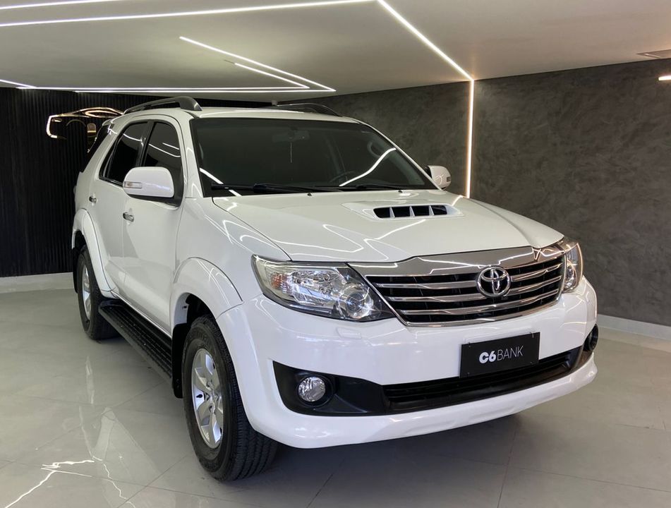 Toyota Hilux SW4 SRV D4-D 4x4 3.0 TDI Dies. Aut
