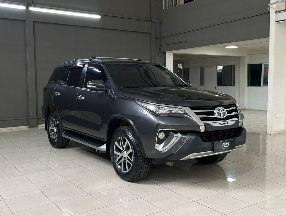 Toyota Hilux SW4 SRX 4x4 2.8 TDI 16V Dies. Aut.