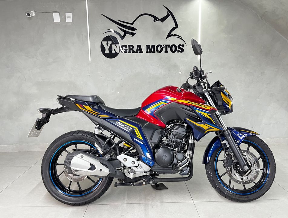 YAMAHA FZ25 FAZER FLEX CAPITÃ MARVEL