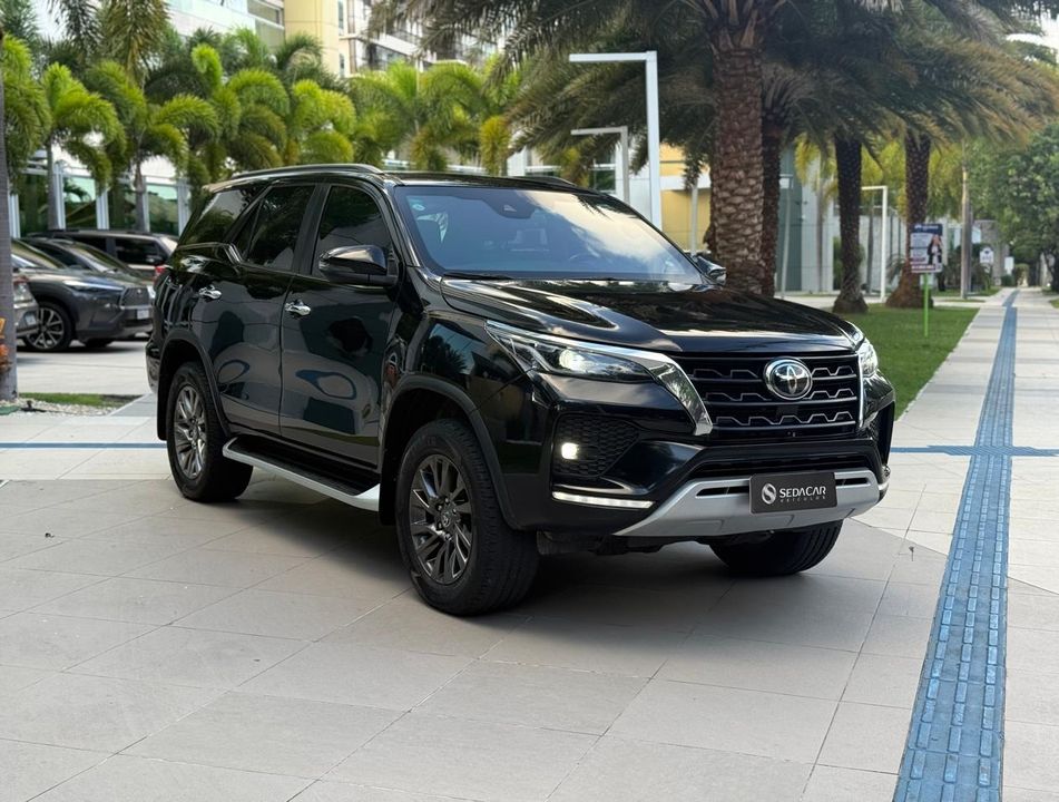 Toyota Hilux SW4 SRX 4x4 2.8 TDI 16V Dies. Aut.