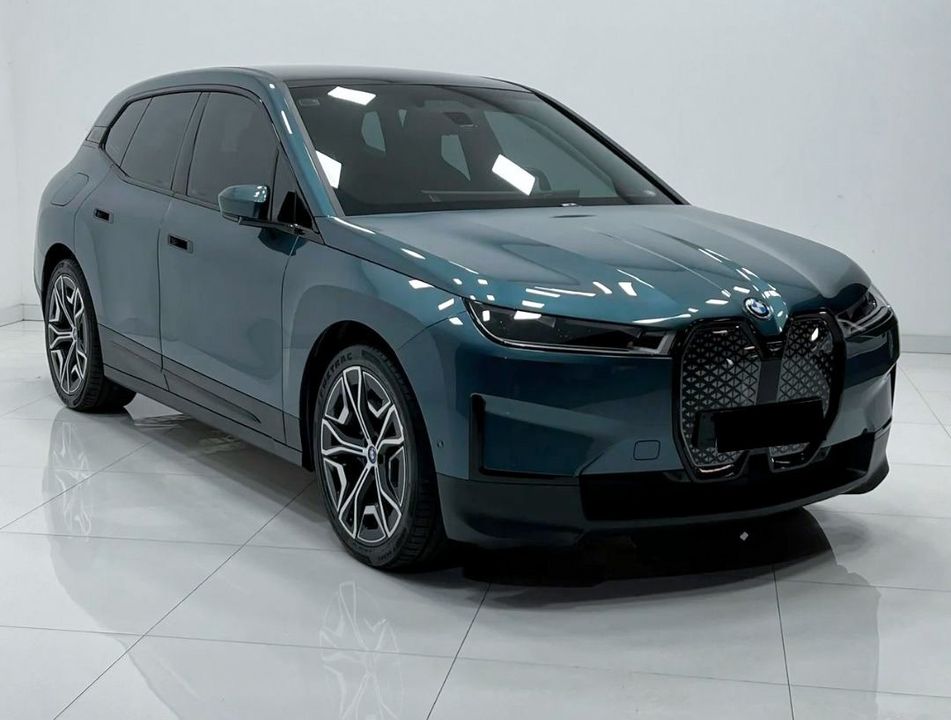 BMW iX XDrive 40 Aut. (Elétrico)