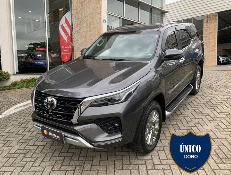 Toyota Hilux SW4 SRX 4x4 2.8 TDI 16V Dies. Aut.