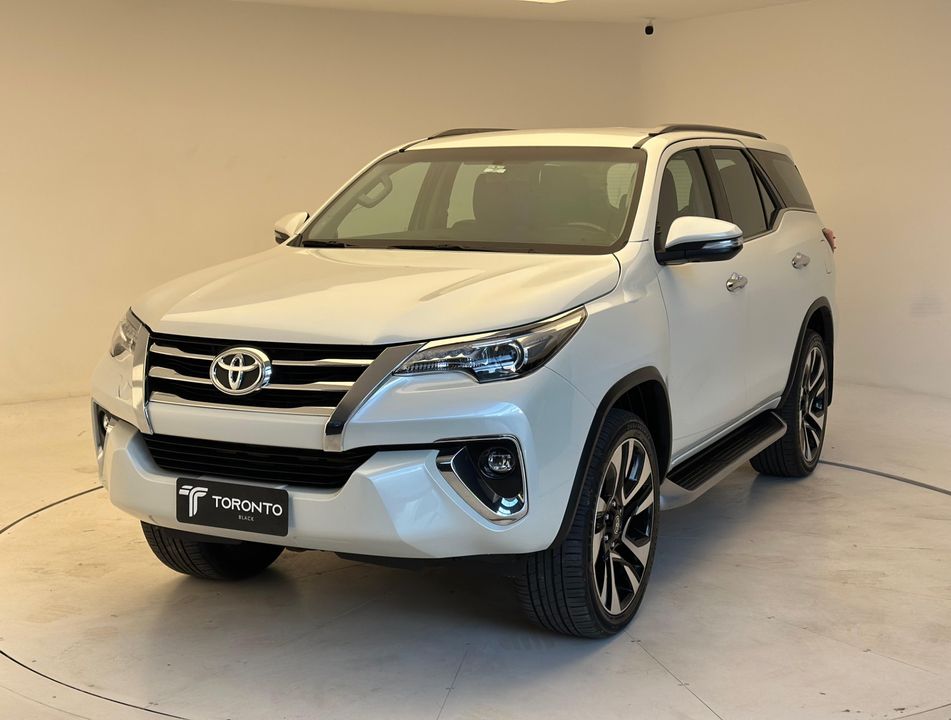 Toyota Hilux SW4 SRX 4x4 2.8 TDI 16V Dies. Aut.