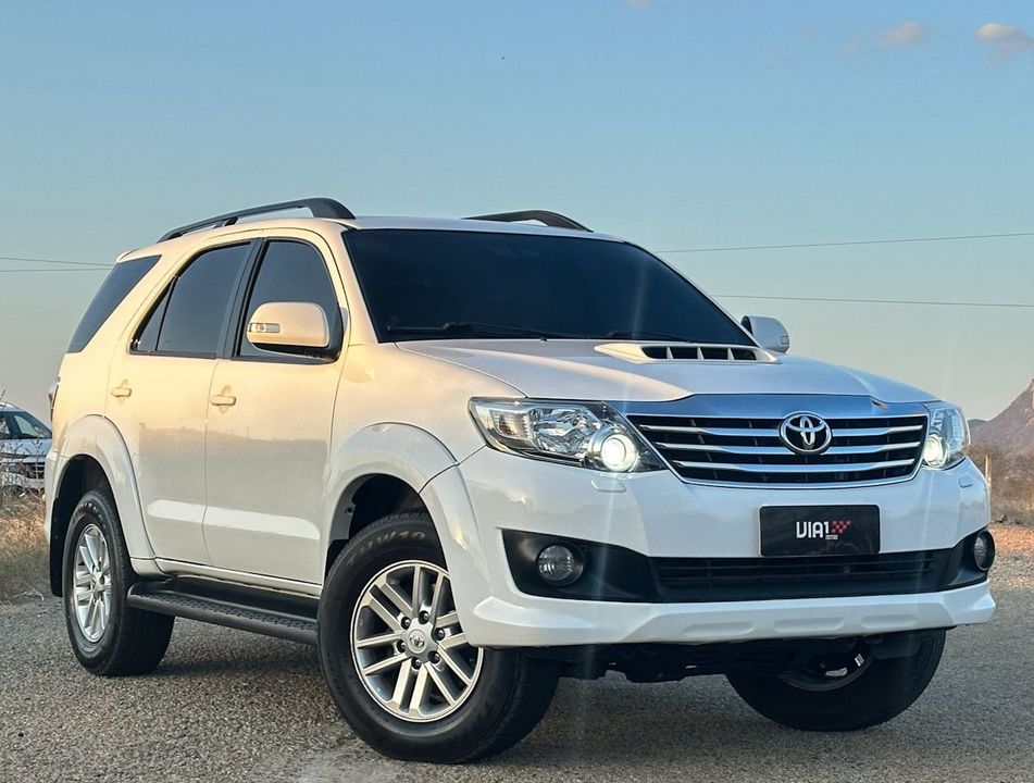 Toyota Hilux SW4 SRV D4-D 4x4 3.0 TDI Dies. Aut
