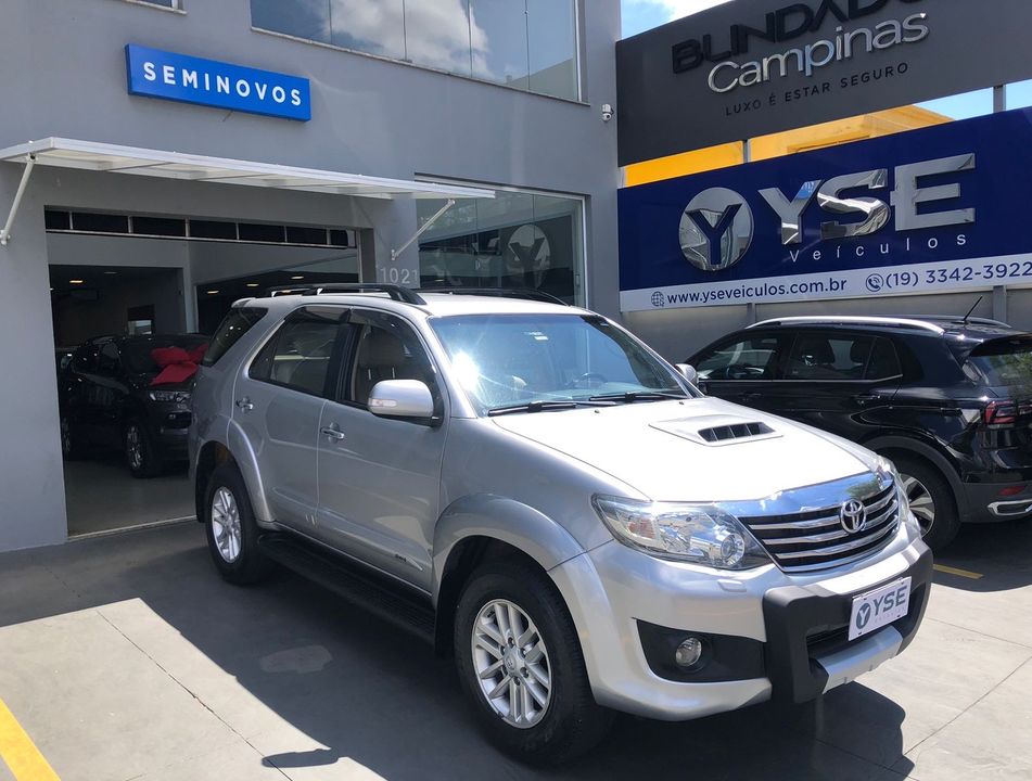 Toyota Hilux SW4 SRV D4-D 4x4 3.0 TDI Dies. Aut