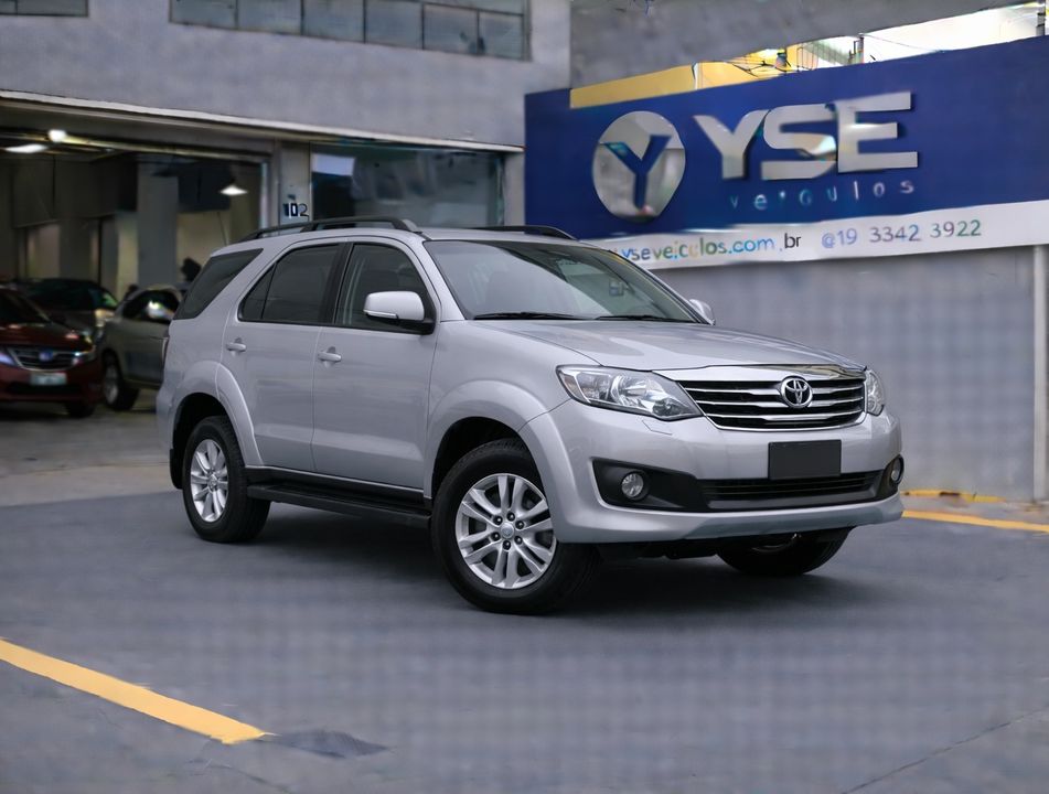 Toyota Hilux SW4 SRV D4-D 4x4 3.0 TDI Dies. Aut