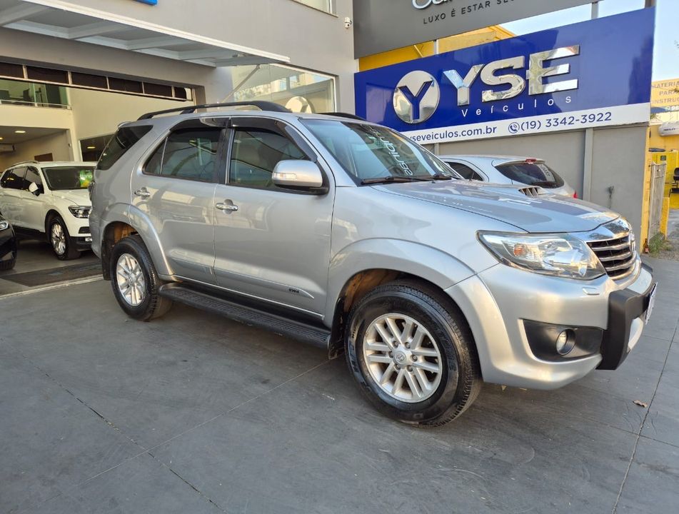 Toyota Hilux SW4 SRV D4-D 4x4 3.0 TDI Dies. Aut