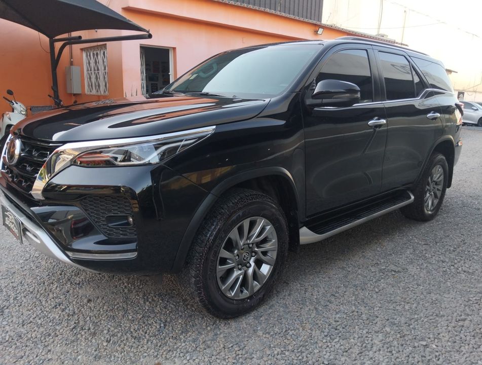 Toyota Hilux SW4 SRX 4x4 2.8 TDI 16V Dies. Aut.