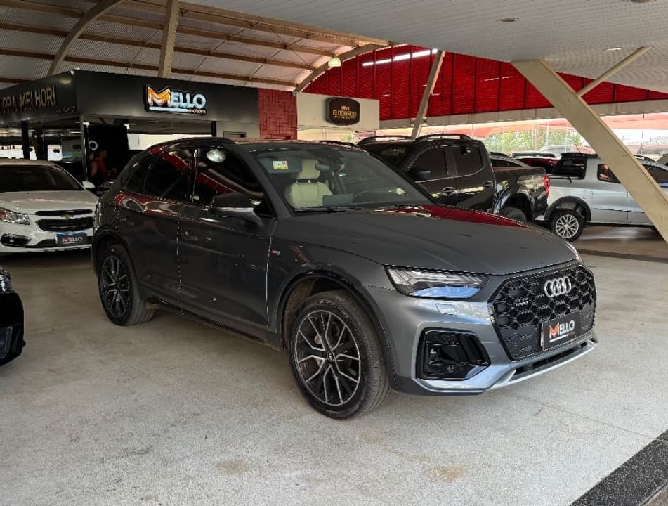 Audi Q5 S-Line Black 2.0 TFSI Quat. S-Tronic