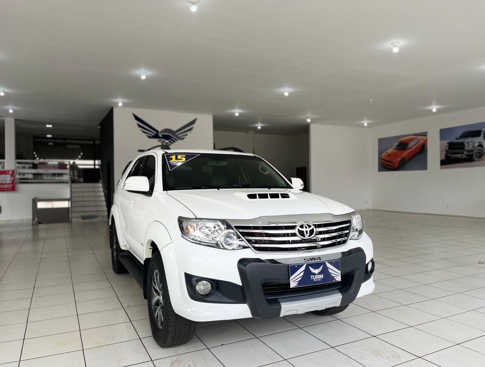Toyota Hilux SW4 SRV D4-D 4x4 3.0 TDI Dies. Aut