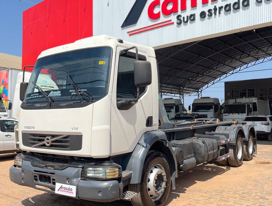 VOLVO VM 310 6x4 2p (diesel)