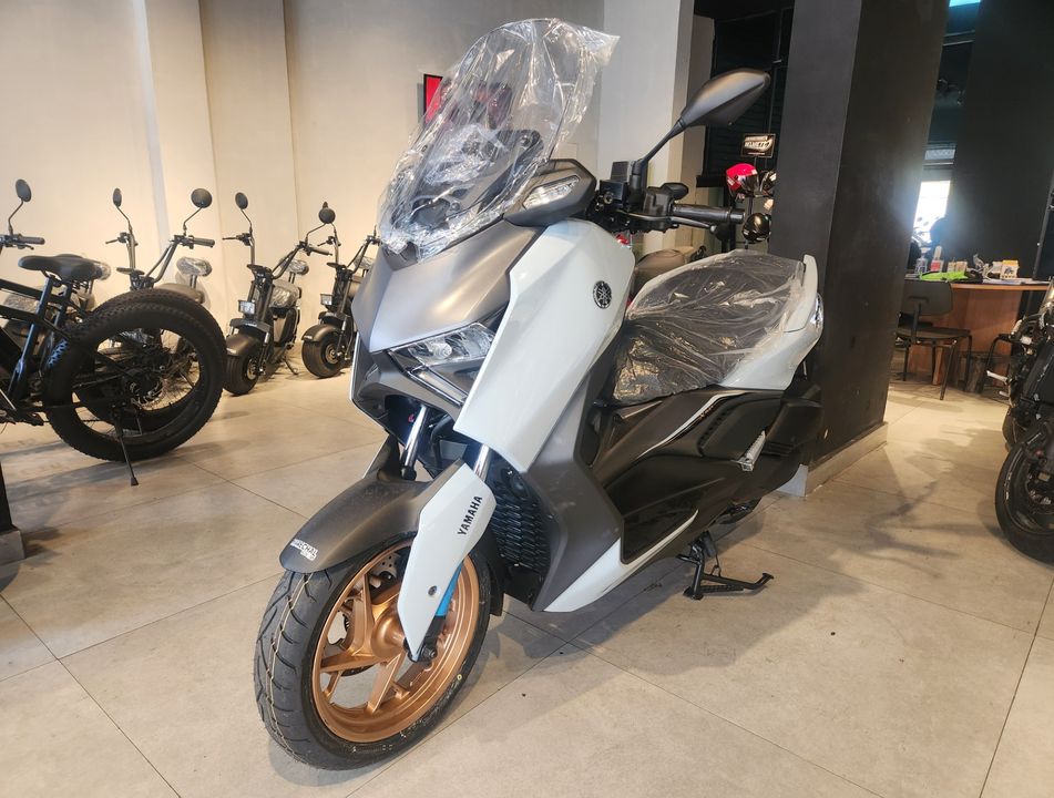  XMAX 300 CONNECT 