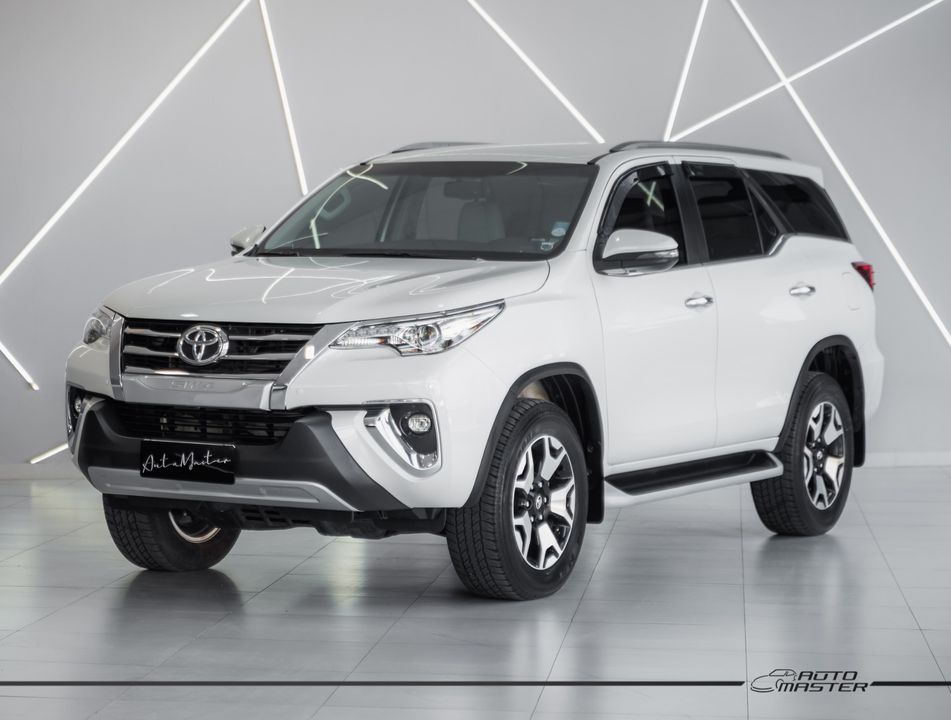 Toyota Hilux SW4 SRX Diamo. 4x4 2.8 TB Die Aut.