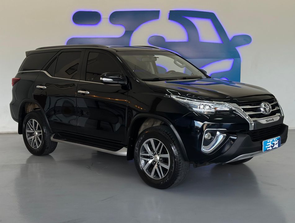 Toyota Hilux SW4 SRX 4x4 2.8 TDI 16V Dies. Aut.