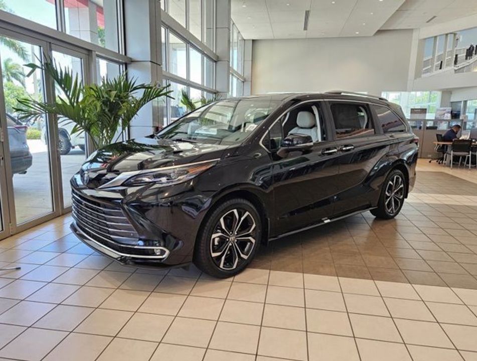 Toyota SIENA PLATINUM 2.5 HYBRID