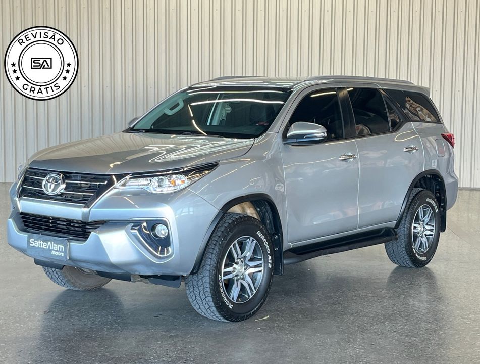 Toyota Hilux SW4 SRV 4x2 2.7 Flex 16V Aut.