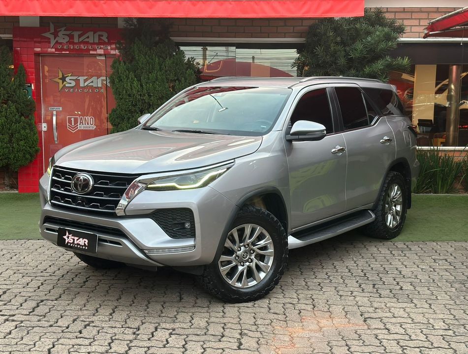 Toyota Hilux SW4 SRX 4x4 2.8 TDI 16V Dies. Aut.