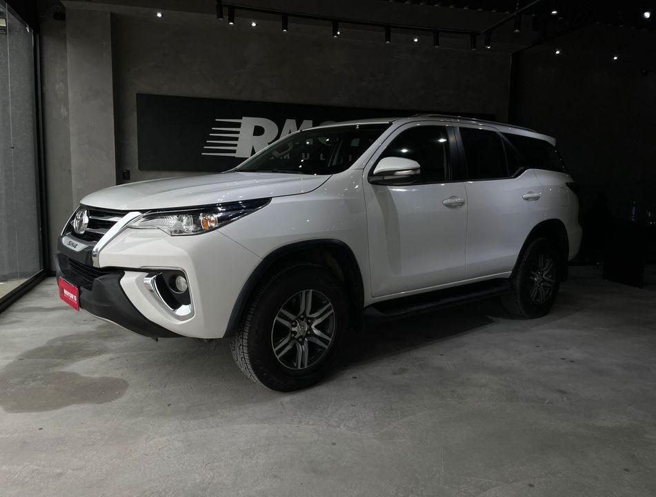 Toyota Hilux SW4 SR 4x2 2.7/ 2.7 Flex 16V Aut.