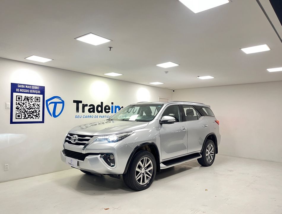 Toyota Hilux SW4 SRX 4x4 2.8 TDI 16V Dies. Aut.