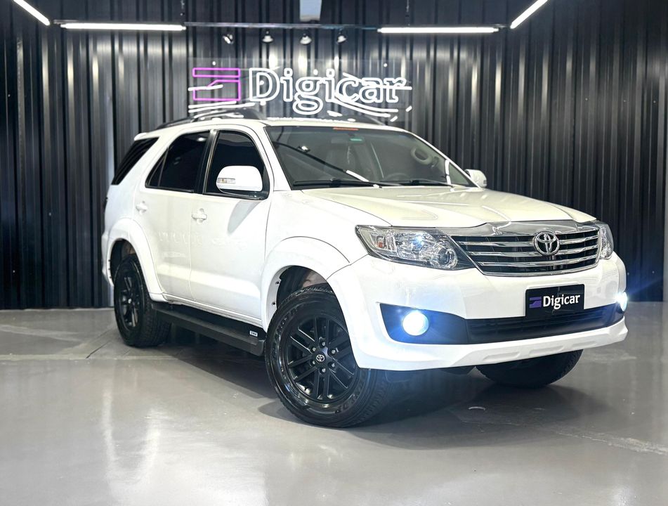 Toyota Hilux SW4 SR 4x2 2.7/ 2.7 Flex 16V Aut.