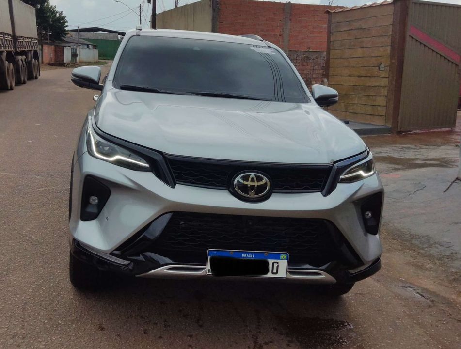 Toyota Hilux SW4 SRX Plat. 4x4 2.8 TB Die. Aut.