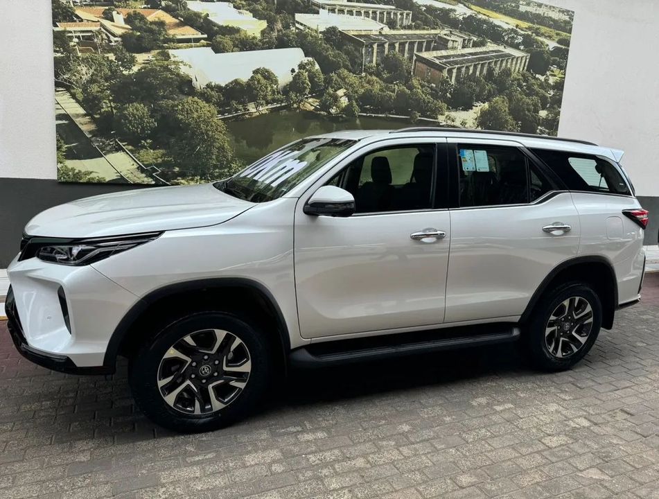 Toyota Hilux SW4 SRX Plat. 4x4 2.8 TB Die. Aut.