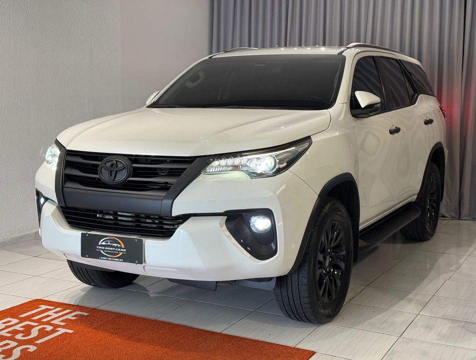 Toyota Hilux SW4 SRX 4x4 2.8 TDI 16V Dies. Aut.