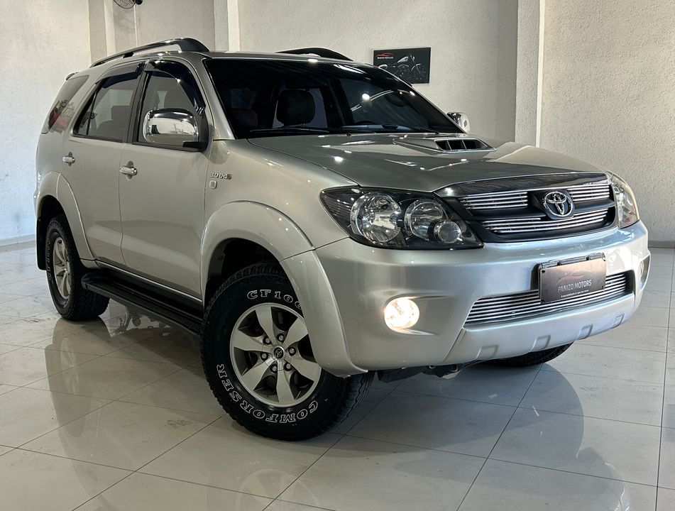 Toyota Hilux SW4 SRV D4-D 4x4 3.0 TDI Dies. Aut