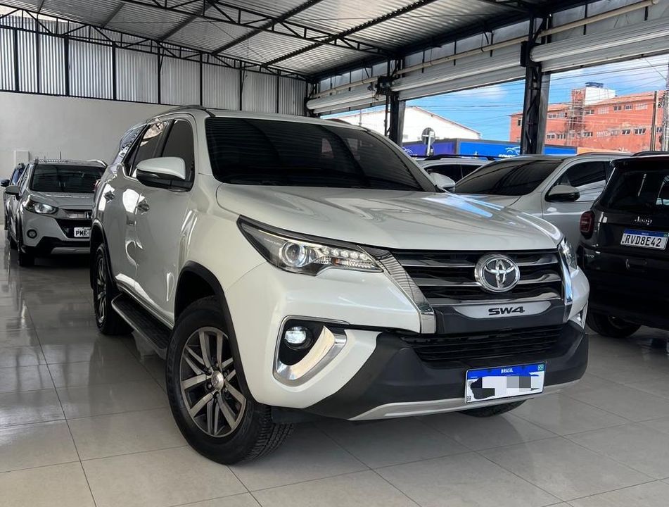 Toyota Hilux SW4 SRX 4x4 2.8 TDI 16V Dies. Aut.