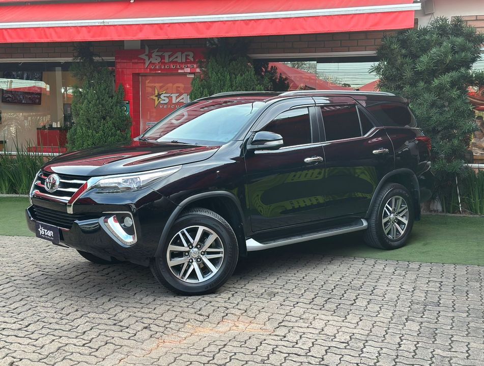 Toyota Hilux SW4 SRX 4x4 2.8 TDI 16V Dies. Aut.