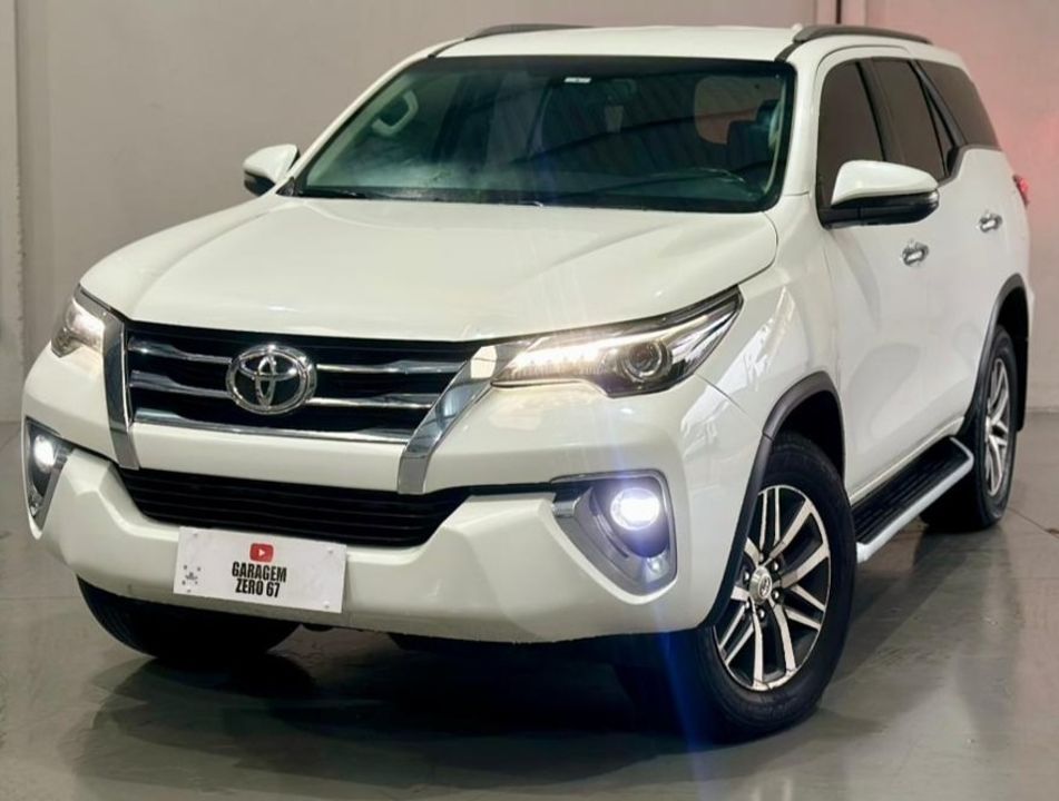 Toyota Hilux SW4 SRX 4x4 2.8 TDI 16V Dies. Aut.