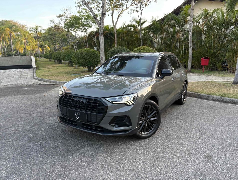 Audi Q3 Black Ed. 1.4 TFSI Flex/Black S-tron.