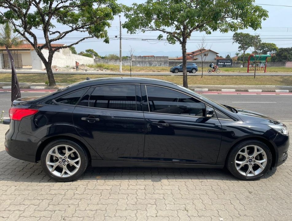 Ford Focus 2.0 16V/SE/SE Plus Flex 5p Aut.