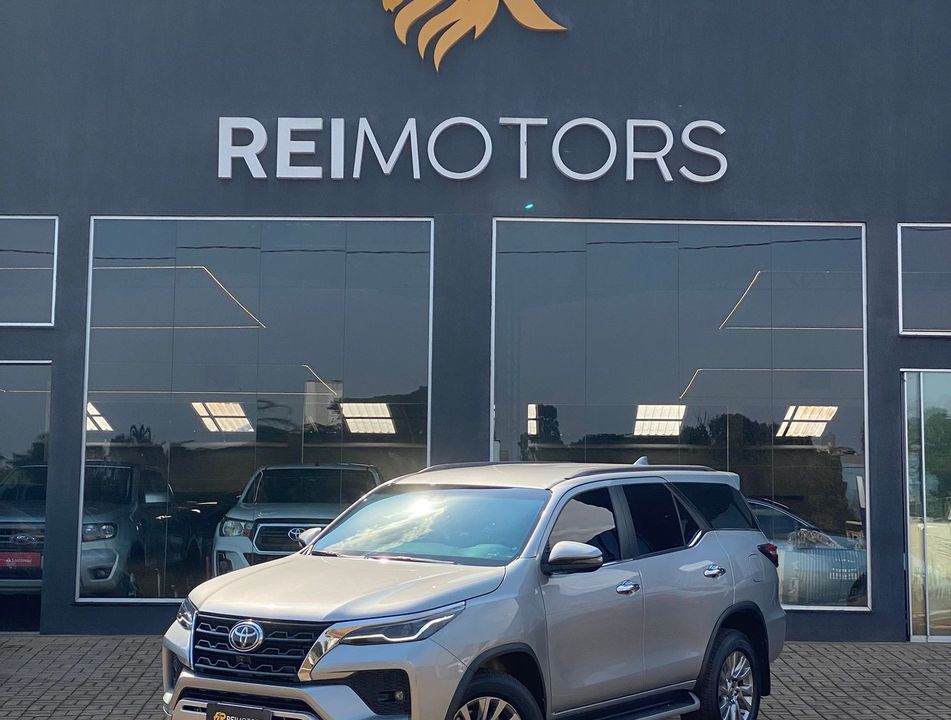Toyota Hilux SW4 SRX 4x4 2.8 TDI 16V Dies. Aut.