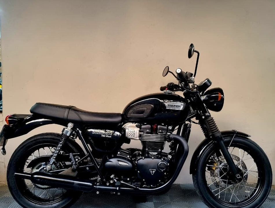 TRIUMPH BONNEVILLE T100 BLACK
