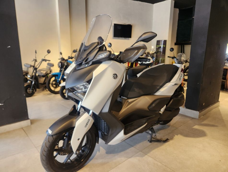  XMAX 250 CONNECT 