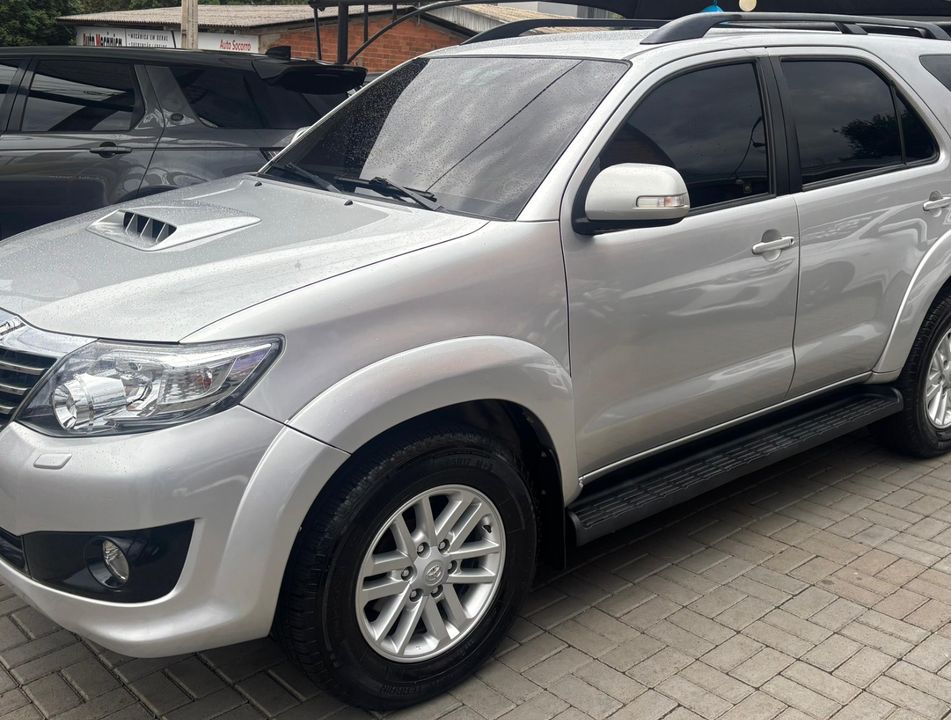 Toyota Hilux SW4 SRV D4-D 4x4 3.0 TDI Dies. Aut