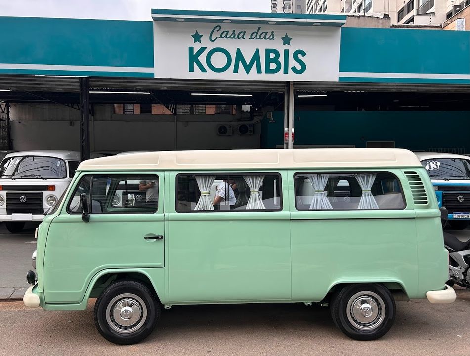 VolksWagen Kombi Standard/ Luxo/ Série Prata