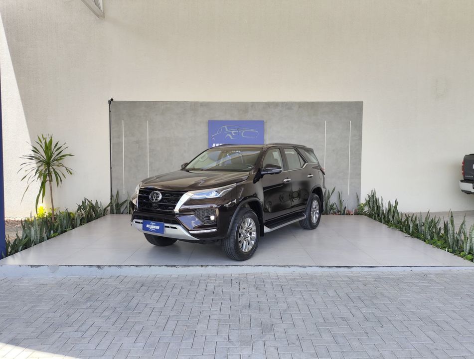 Toyota Hilux SW4 SRX 4x4 2.8 TDI 16V Dies. Aut.