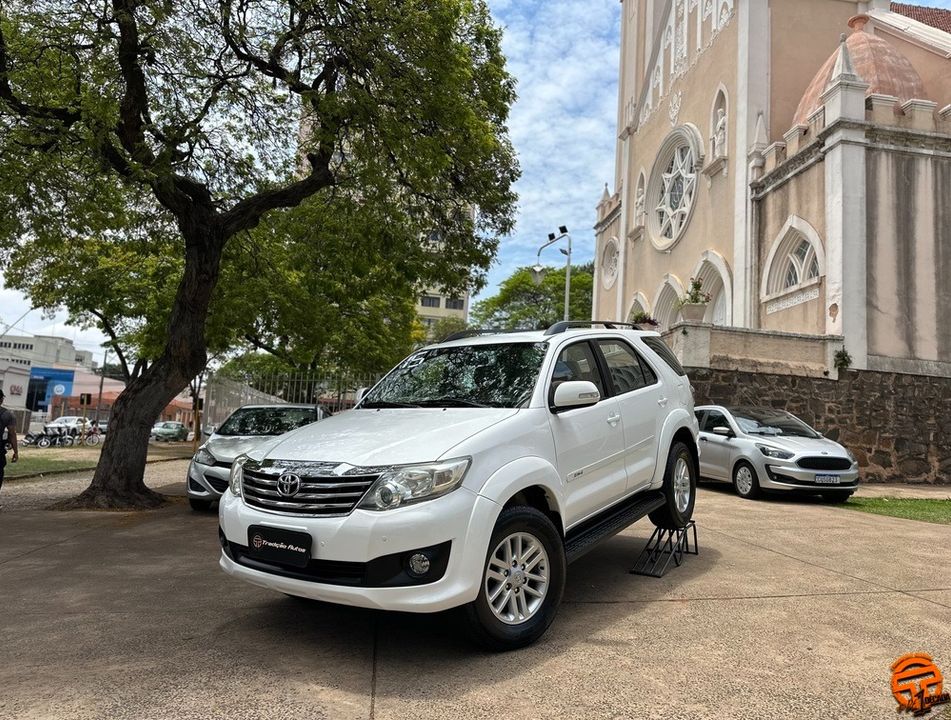 Toyota Hilux SW4 SR 4x2 2.7/ 2.7 Flex 16V Aut.